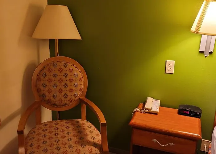 Grizzly Hotel 2*