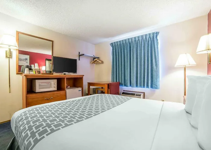 Grizzly Hotel Evanston